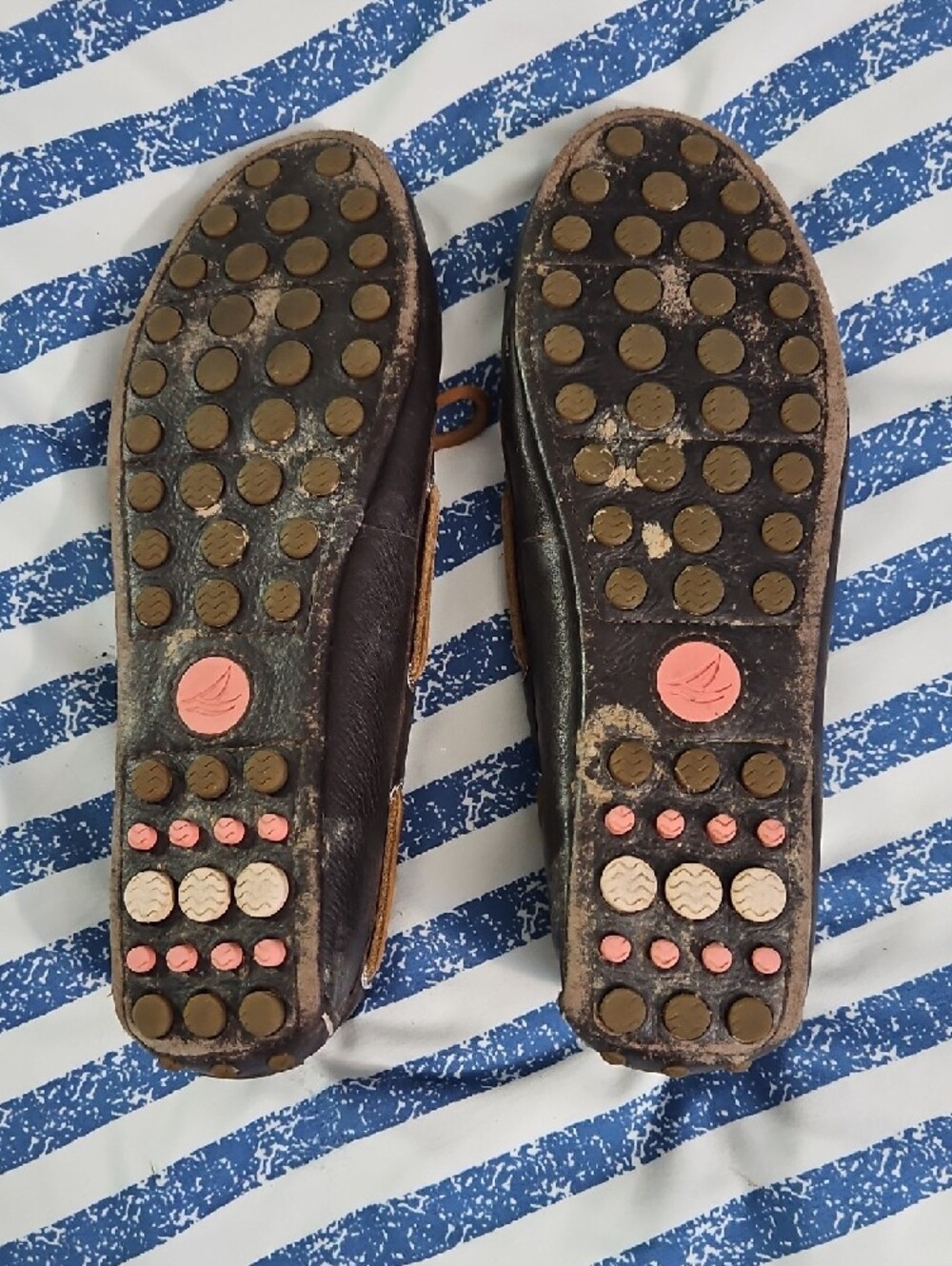 Sperry Dark Brown Leather Moccasin Flats with Tan Bow and Pink Lining - Picture 5 of 5